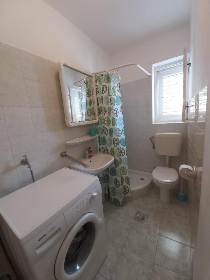 Apartments By The Sea Stanici, Omis - 1031 Tice Bagian luar foto